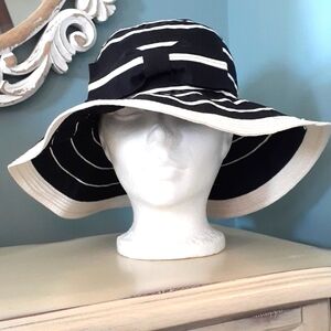 Banana Republic floppy brimmed sun summer hat 🌸